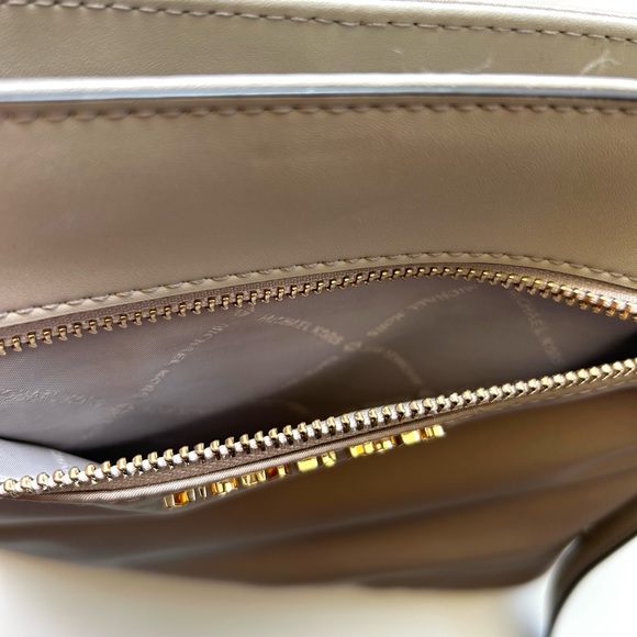 Michael Kors Connie Crossbody Nylon & Leather Beige Bag / Purse - Picture 4 of 14